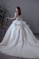 -洋洋婚纱品牌集合店
