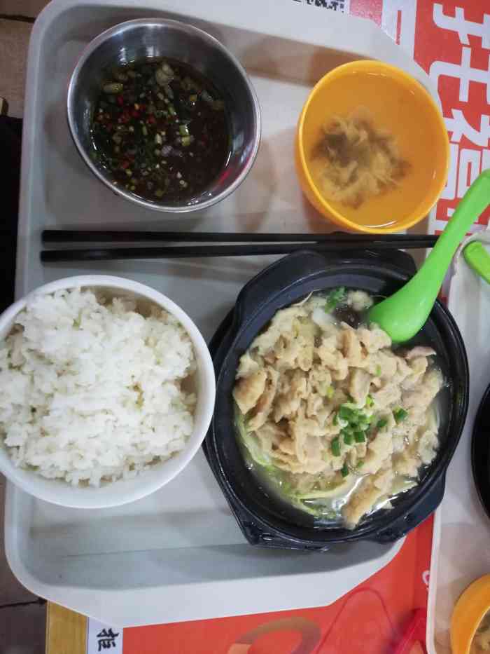 西南石油大学学校二食堂三楼,位置还是比较容易找到.