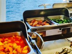 -黄浦江游览十六铺3号码头网红自助餐