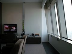 上海柏悦酒店江景套房-客厅BMO的娱乐系统-上海柏悦酒店