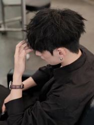 -一家只做男发烫染的店