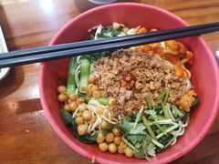 -爆炸头阿姨小四川正宗川味小吃(无任何分店)