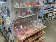-名创优品(北京新中关购物中心地铁层店)