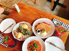 -ROAST coffee & eatery