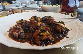 Preserved Mustard Greens Braised Pork Trotter with Abalone