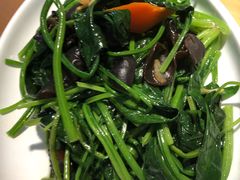 菠菜炒木耳-莲香西域·正宗新疆菜(龙华店)