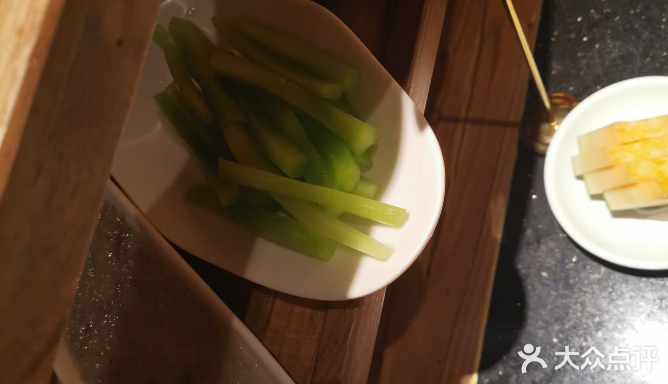 好久没有去吃火锅啦，最近可以堂食就和小伙伴去了巴奴火