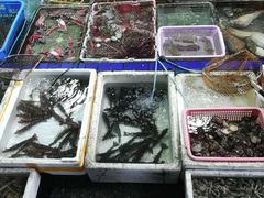 -霞涌市场海鲜摆卖区
