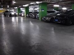 -丽丰购物中心·停车场