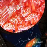 美食、商场,茶饮都有,最重要的是,徜徉在银河里