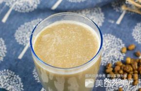 Chilled Freshly Ground Green Soy Milk