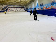 -乔波室内滑雪场