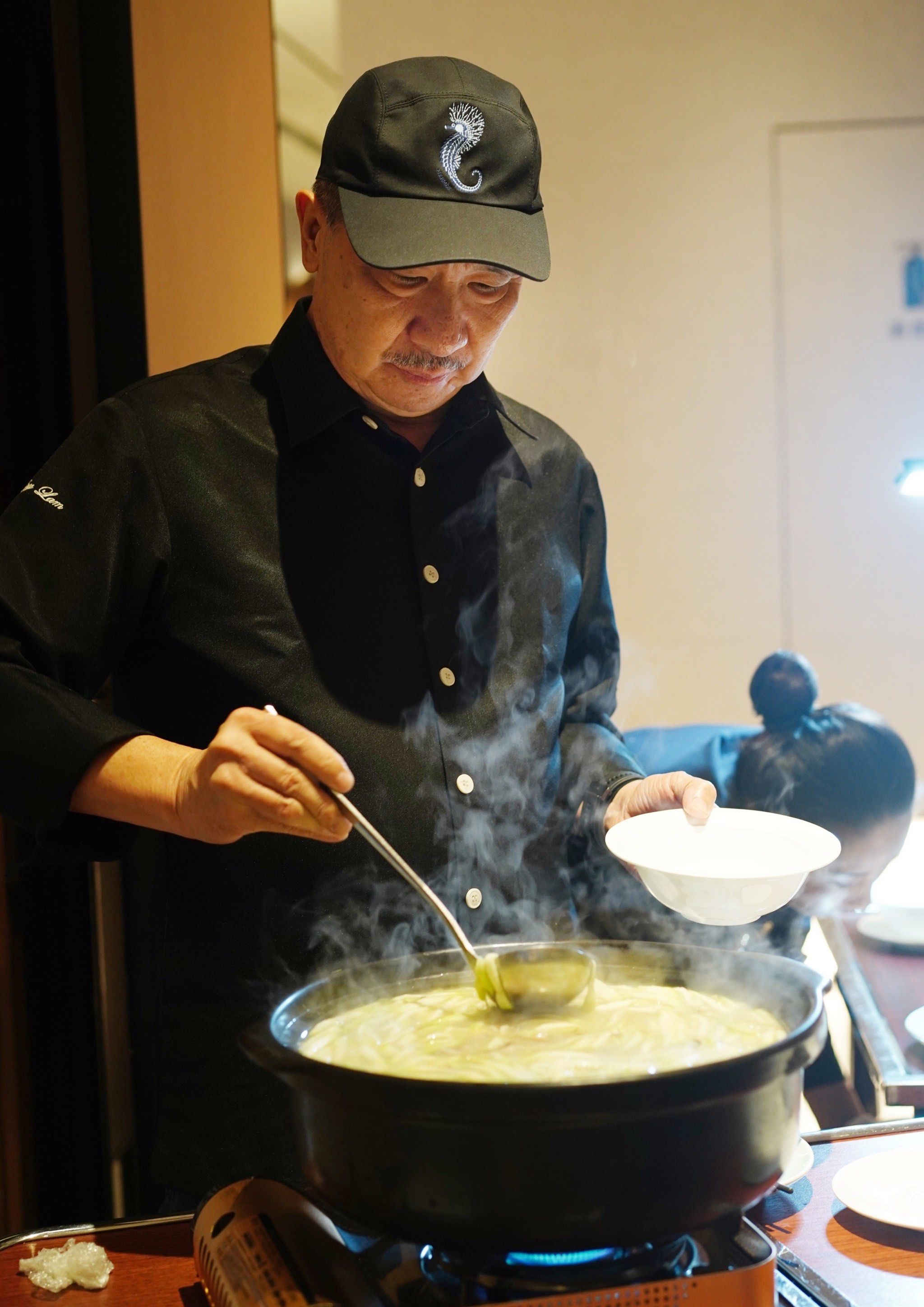 林振国大师亲做【簕苋菜熬无骨鲫鱼羹】,用