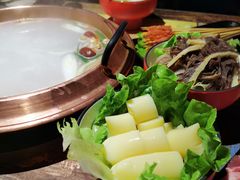 -虾弄弄海派小龙虾·牛羊蝎子火锅