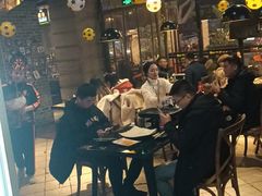 大堂-何师烧烤·香辣蟹·川菜·30年老品牌(太古里旗舰店)