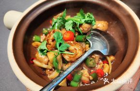Yellow Bean and Intestine Zhe-Zhe Pot