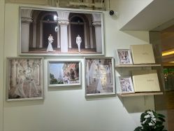 -现代经典婚纱摄影