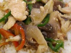 鸡肉蘑菇饭-河州春清真西北特色美食(虎踞路店)