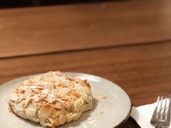 扁桃仁巧克力羊角-BAKER&SPICE(环贸店)