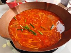 -毛辣果·贵州红酸汤牛肉火锅(西单店)