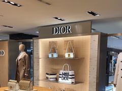 -文艺复兴百货(米兰大教堂广场店)