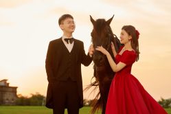 -雪中彩影婚纱摄影·微光艺术中心