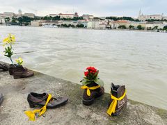 -多瑙河畔鞋履雕塑