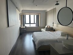 -欧辰国际酒店(重庆欢乐谷轻轨站店)