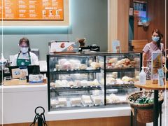 面包甜点陈列柜-星巴克(三亚海棠湾国际免税城店)