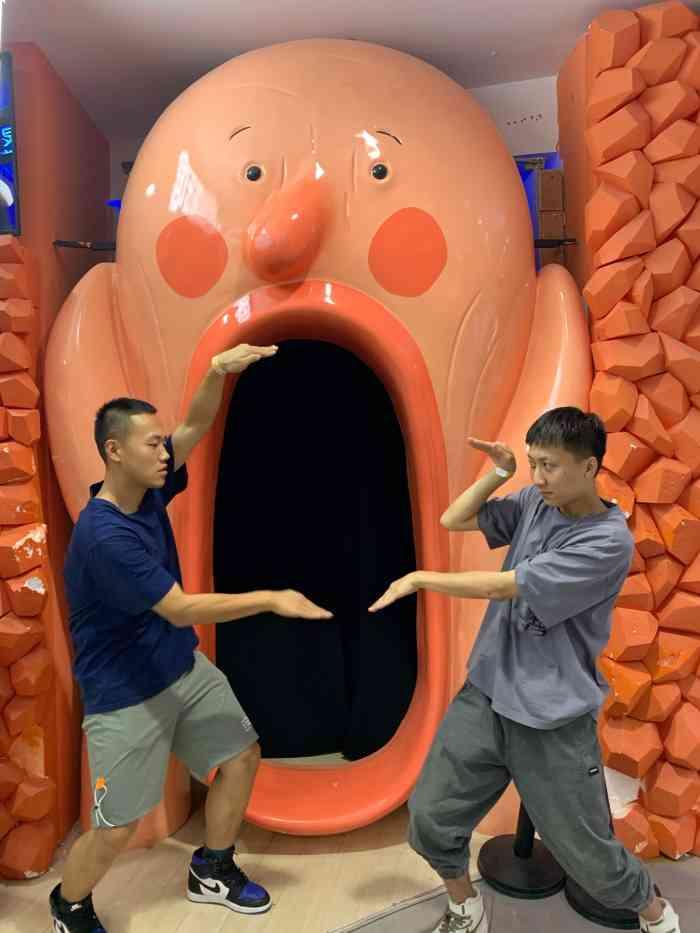 上海不可思议减压馆(淮海755店)-"爱文艺的套票,我们赶着早上10点钟就