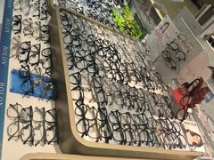 -美式眼镜·授权蔡司.依视路.尼康.豪雅.明月(人民广场店)