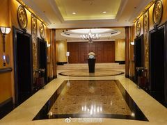 -深圳富苑皇冠假日套房酒店