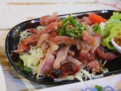 烤猪肉-蝶豆花蓝面条