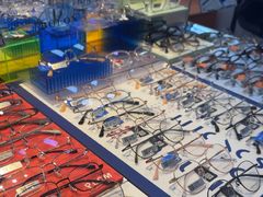 -天空之镜眼镜店蔡司依视路配镜授权零售店(望京颐堤港店)