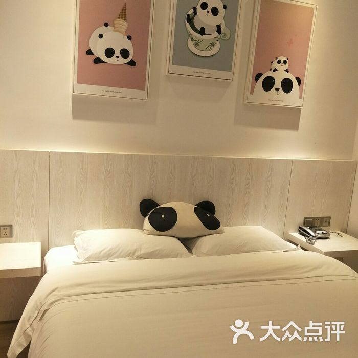 三只熊猫主题酒店