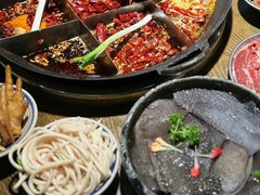 -渝嘴小老弟老火锅(华新村店)