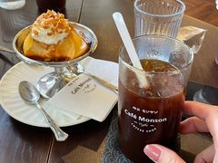 -Café Monson