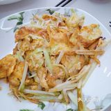 韭黄炒鸡蛋，香气又好吃，对身体有好处。