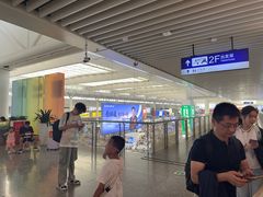 -麦当劳(上海虹桥站30B检票口楼上)