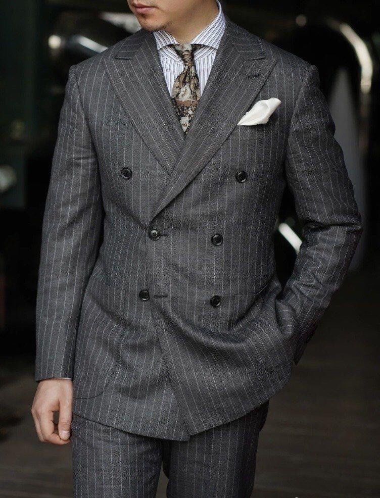 灰色双排扣西装