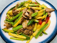 小南瓜炒土猪肉-大师傅金奖啤酒鱼(西街口总店)