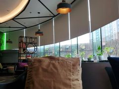 靠窗位-青山上品咖啡·日式法兰绒手冲(高岛屋百货店)