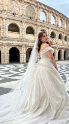 -现代经典婚纱摄影