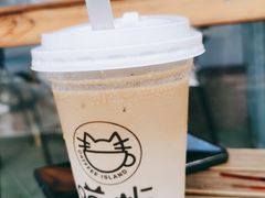拿铁咖啡-喵屿·大理花园猫咖