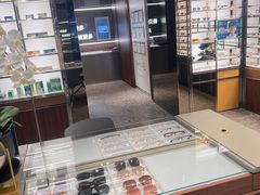 -LensCrafters亮视点·OAKLEY精选(静安嘉里中心店)