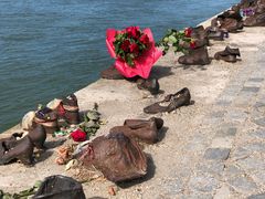 -多瑙河畔鞋履雕塑