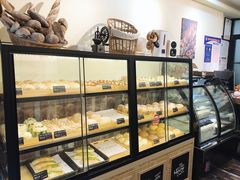 面包甜点陈列柜-啊噗吐呦现场烘焙(麦凯乐店)