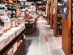 -西西弗书店&矢量咖啡(凯德晶萃广场店)