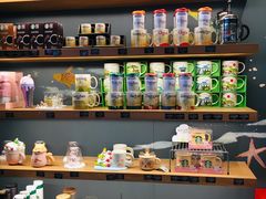 零售区-星巴克(广州南站A18检票口楼上)