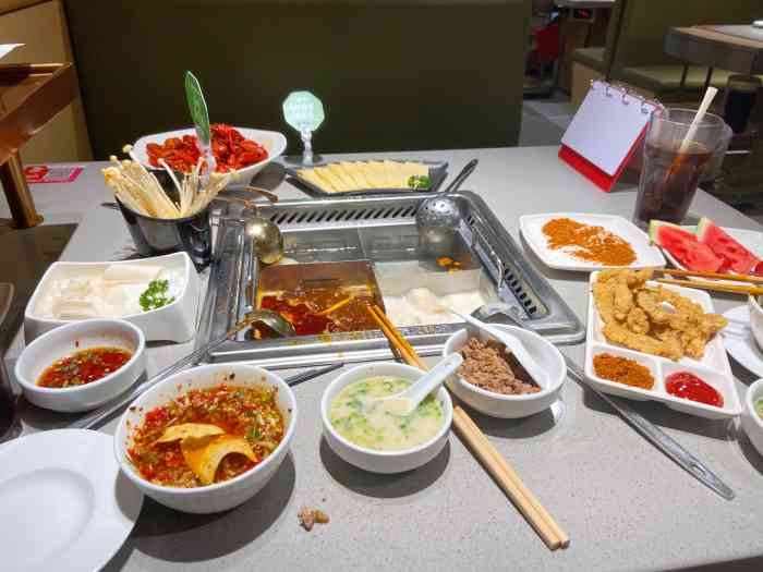 海底捞火锅(吾悦广场店)-"哈哈哈哈[调皮]打卡一个人吃海底捞了,大.